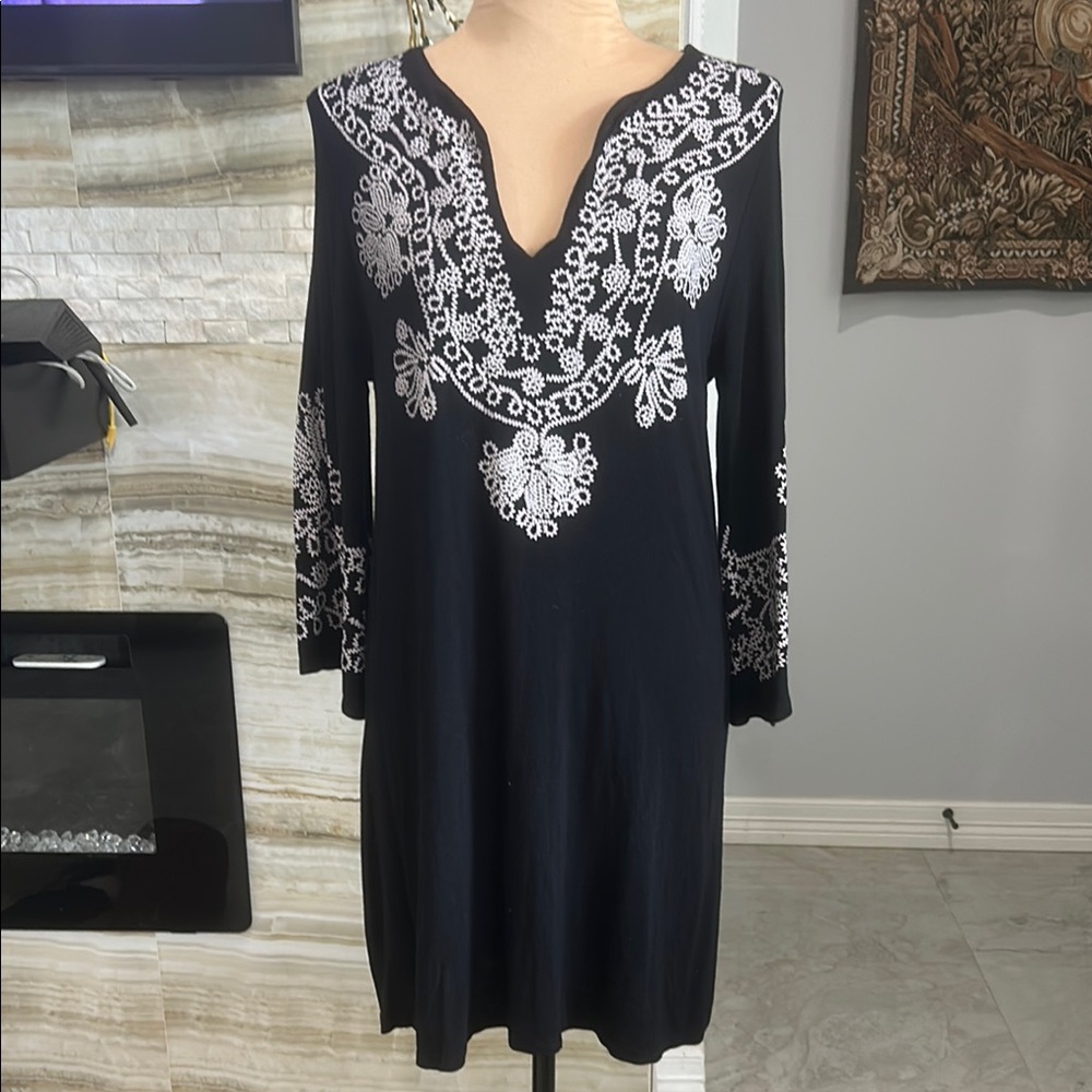 A’Gaci Black and White Embroidered Tunic. Size M